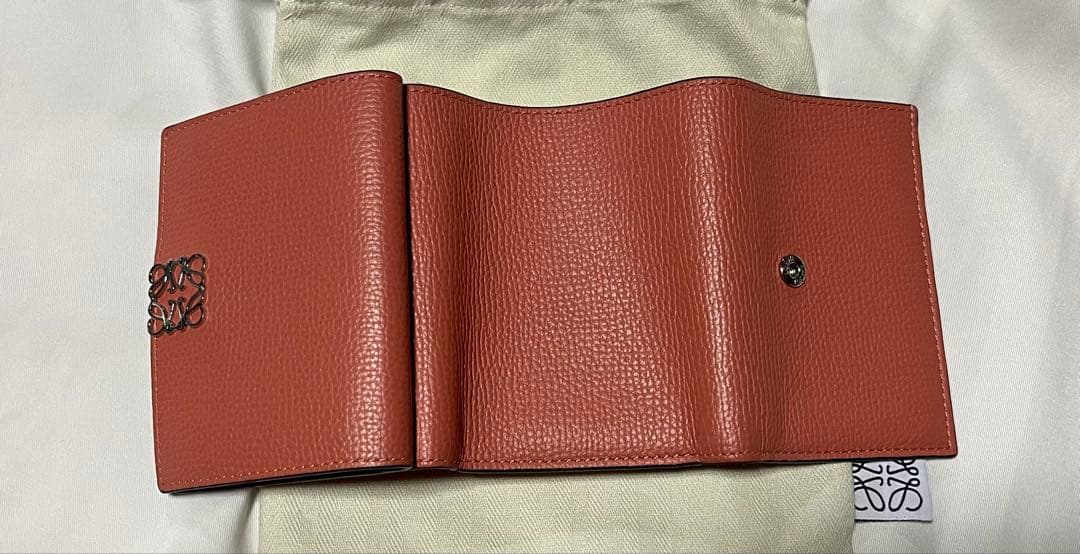 【極美品】LOEWE アナグラム トライフォールド ウォレット 折り財布 ピンク
