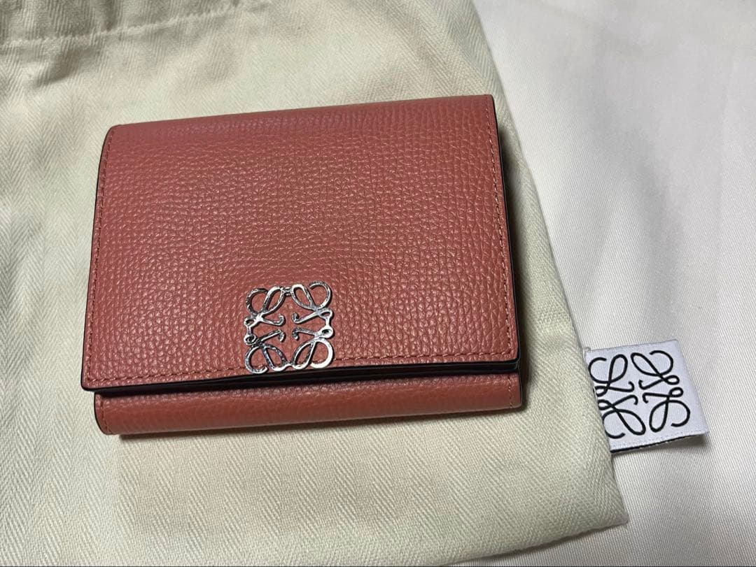 【極美品】LOEWE アナグラム トライフォールド ウォレット 折り財布 ピンク