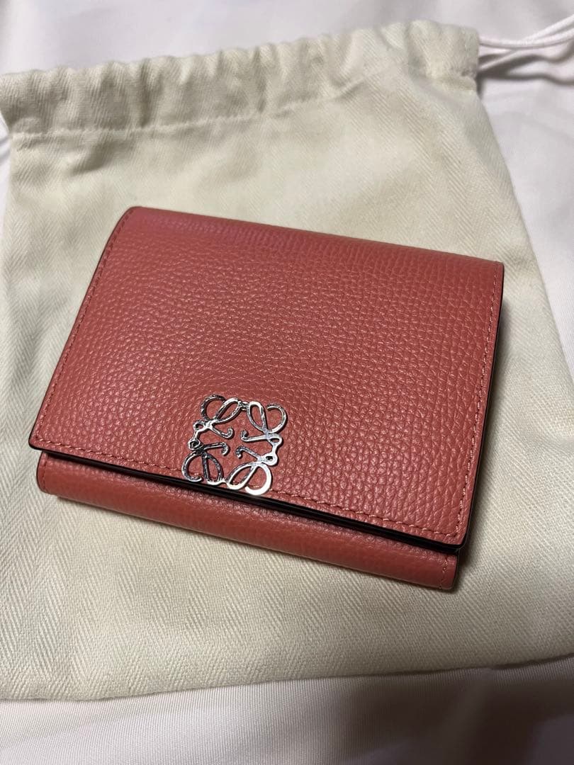 【極美品】LOEWE アナグラム トライフォールド ウォレット 折り財布 ピンク
