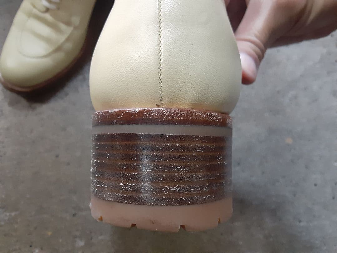 サ*ロ様 レユッカス karena/u 39.5 白系