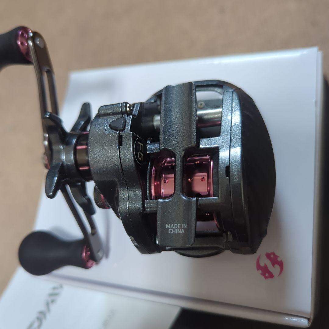 A*a様 Daiwa 紅牙 X IC 右ハンドル ベイトリール ほぼ新品です。