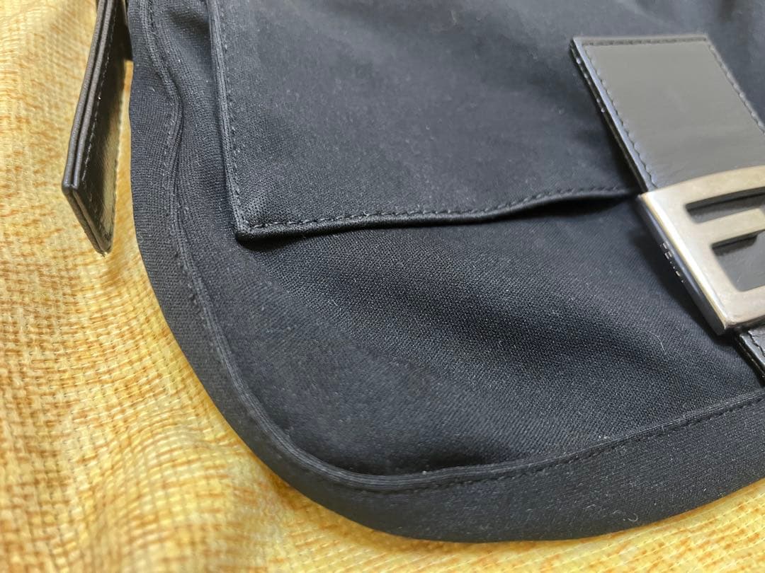 美品　FENDI フェンディ　マンマショルダーバッグ　ブラック