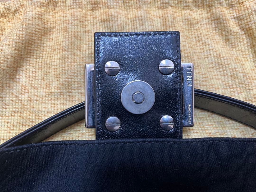 美品　FENDI フェンディ　マンマショルダーバッグ　ブラック