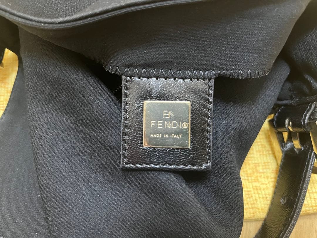 美品　FENDI フェンディ　マンマショルダーバッグ　ブラック