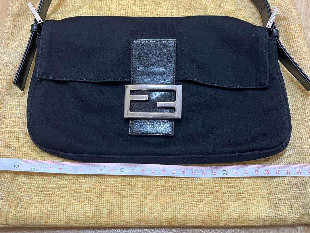 美品　FENDI フェンディ　マンマショルダーバッグ　ブラック