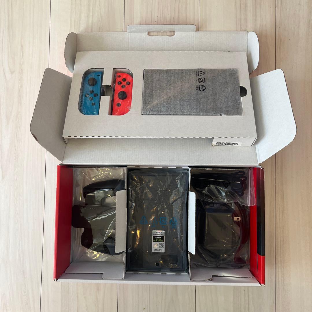 Nintendo Switch 本体 ネオンブルー・ネオンレッドJoy-Con