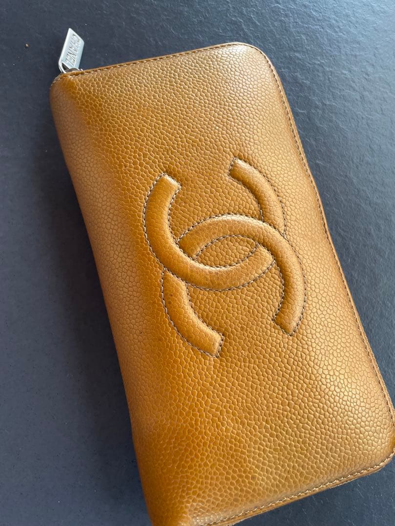 希少色　CHANEL シャネル　長財布　ゴールド