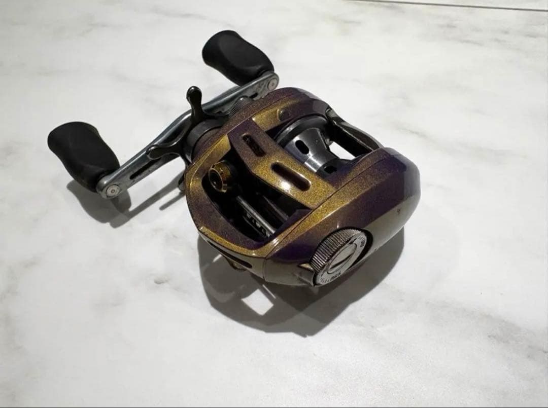 《おまけ付》バス釣り ベイトリール +SUNLINE QUEEN STAR 4