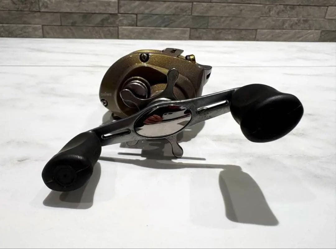 《おまけ付》バス釣り ベイトリール +SUNLINE QUEEN STAR 4