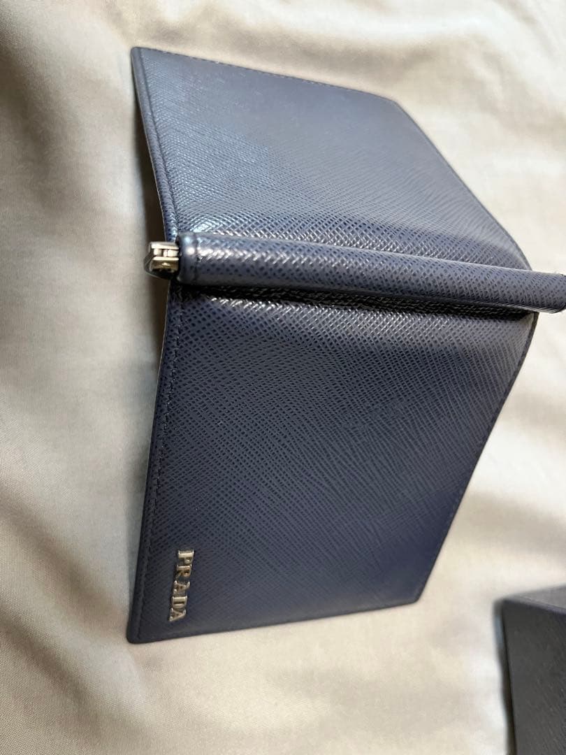 PRADA ネイビー レザー マネークリップ　財布