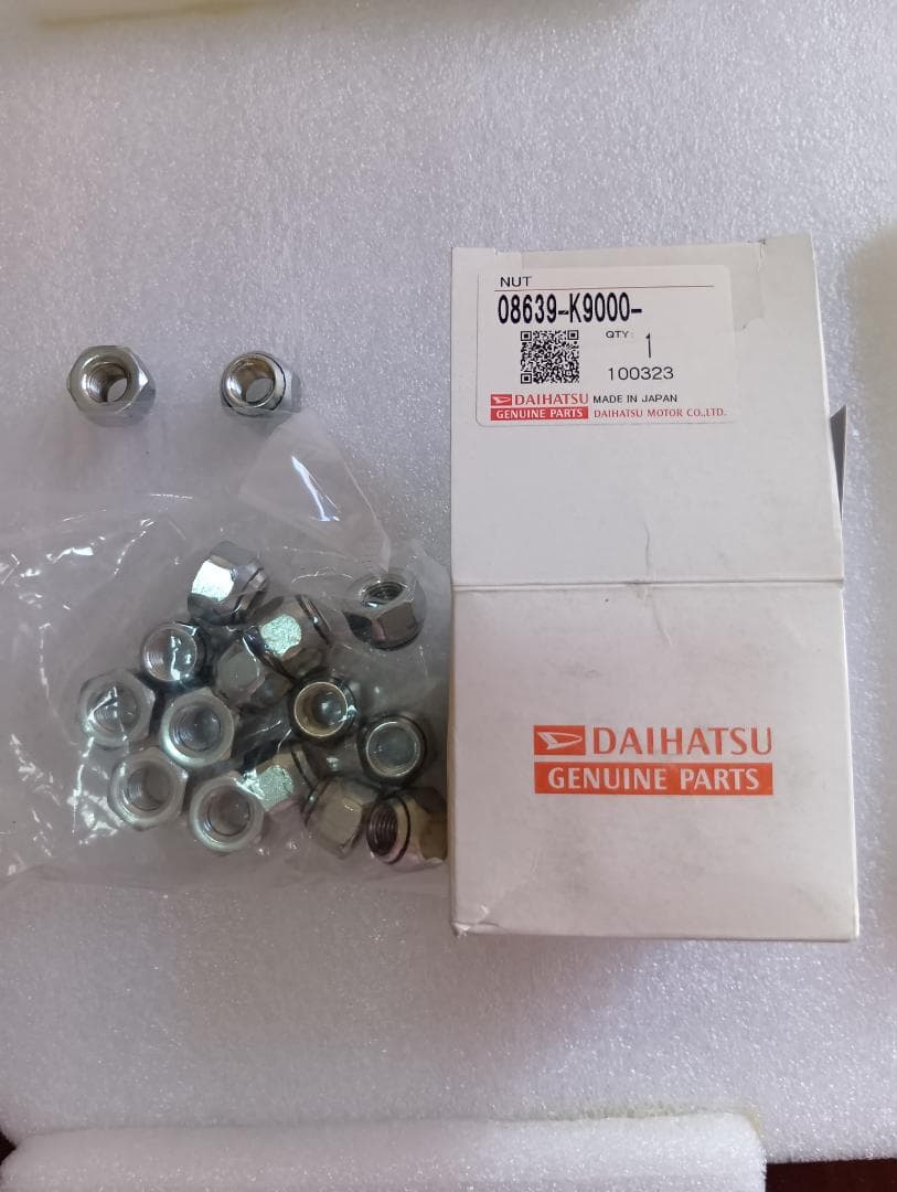 アトレー新車外　黒 スチールホイール12 インチ4本　＋　ナット 16個　送込