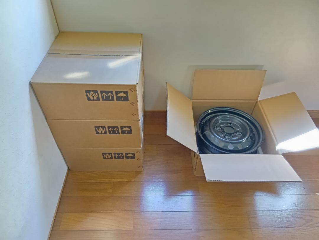 アトレー新車外　黒 スチールホイール12 インチ4本　＋　ナット 16個　送込