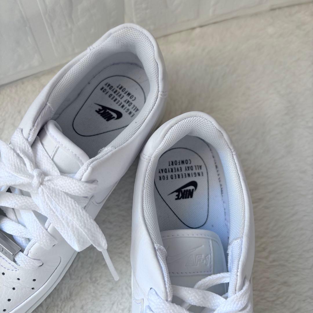 極美品⭐︎ナイキ エアフォース1 セージ ロー \"トリプル ホワイト\" 23センチ