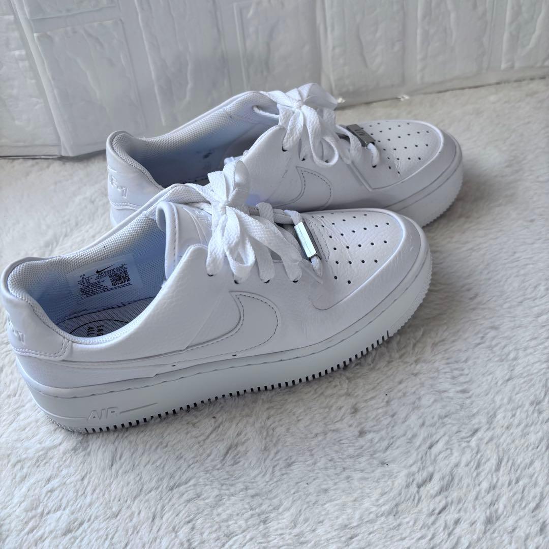 極美品⭐︎ナイキ エアフォース1 セージ ロー \"トリプル ホワイト\" 23センチ