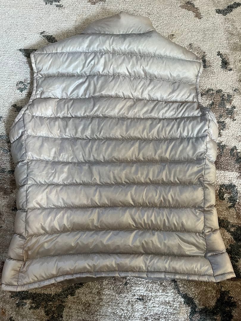 訳有 Moncler ライトダウンベスト シルバーグレー モンクレール 1サイズ