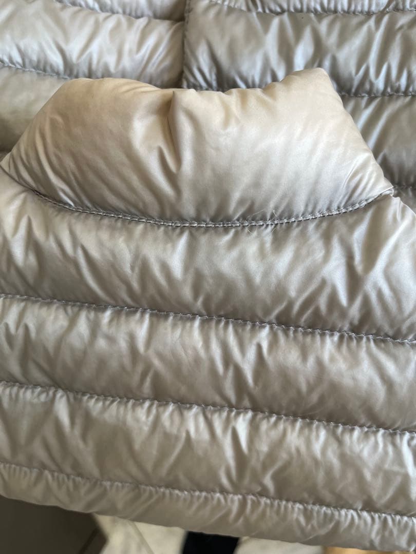 訳有 Moncler ライトダウンベスト シルバーグレー モンクレール 1サイズ