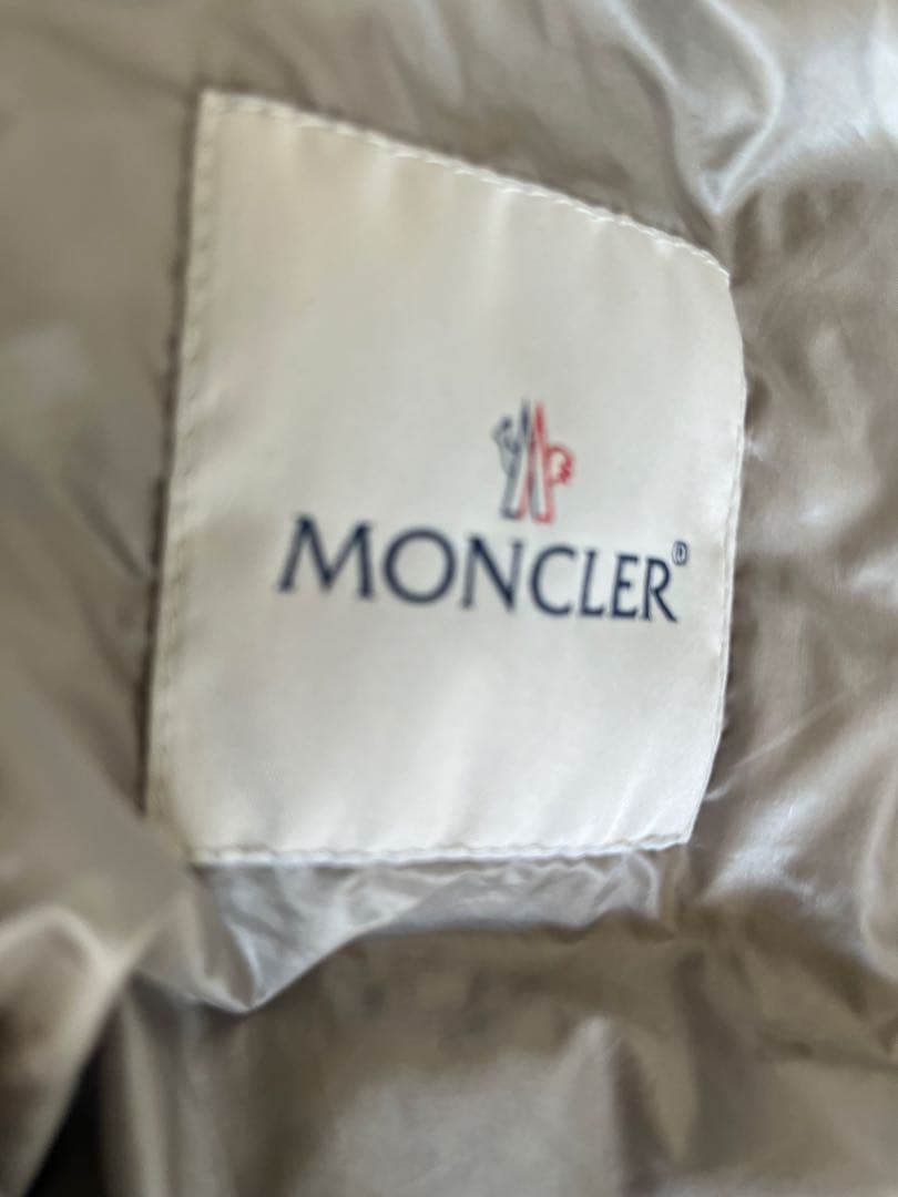 訳有 Moncler ライトダウンベスト シルバーグレー モンクレール 1サイズ