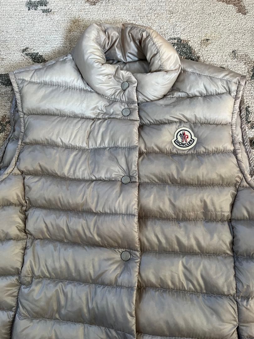 訳有 Moncler ライトダウンベスト シルバーグレー モンクレール 1サイズ