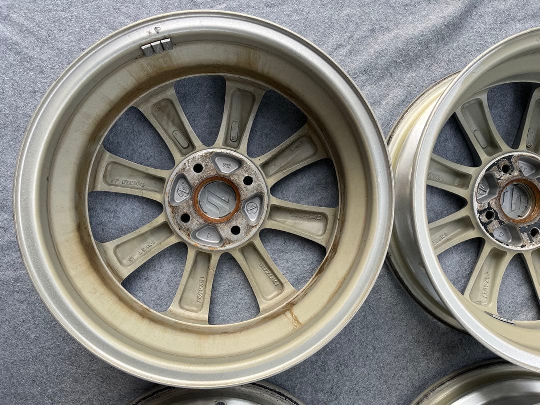 値下げしました❗️ 送料込みです❗️ガリ傷無し！スズキ純正ホイール15インチ