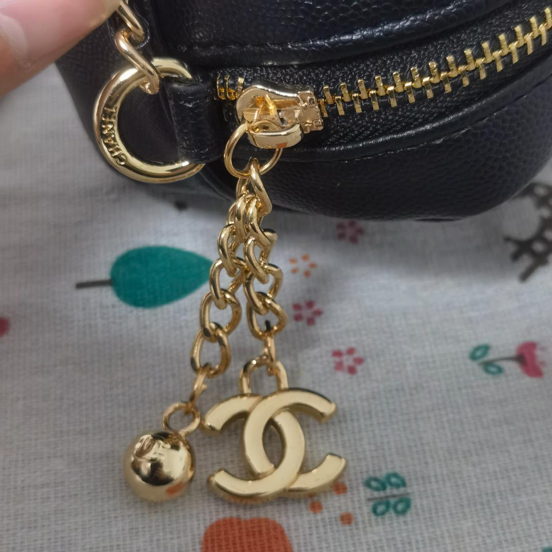 ブラック キルティング ショルダーバッグ チャーム