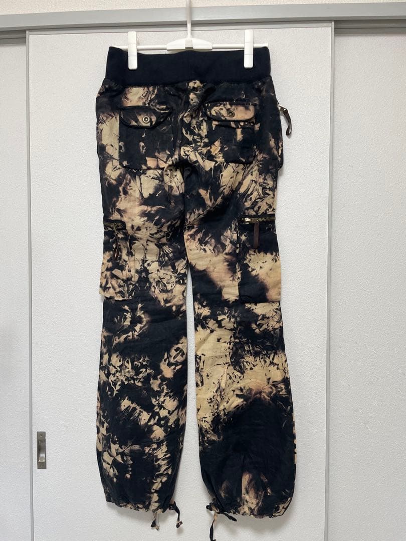 GOA カーゴパンツ 黒とベージュ タイダイ柄
