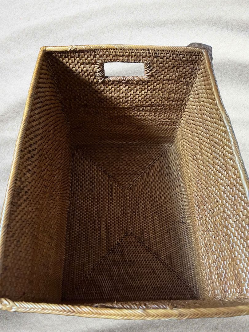 【新品未使用】バリ島直輸入 伝統工芸 アタ製 大型バスケット（収納ボックス）