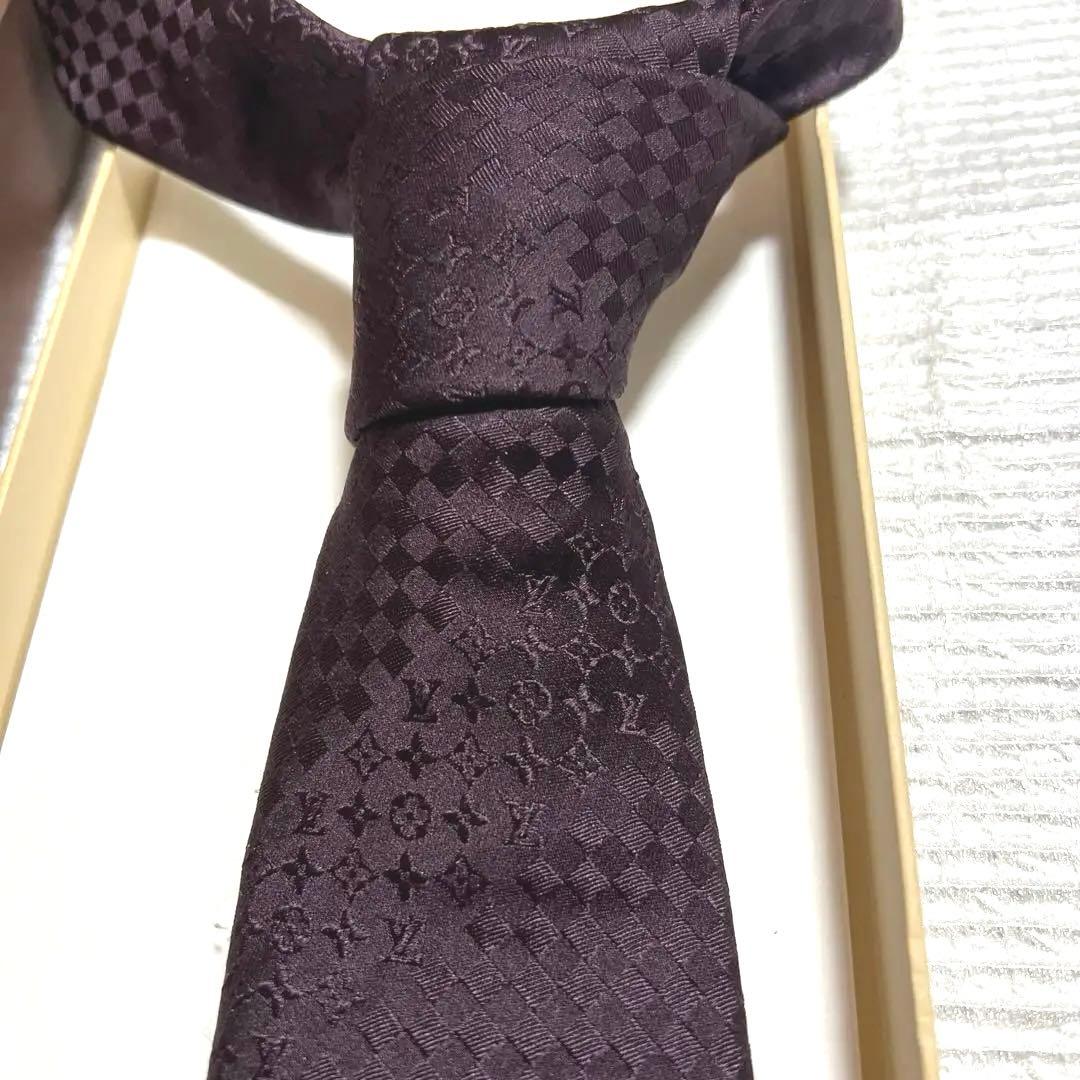 LOUIS VUITTON シルクネクタイ　プレゼントに‼️ 色、デザイン最高！