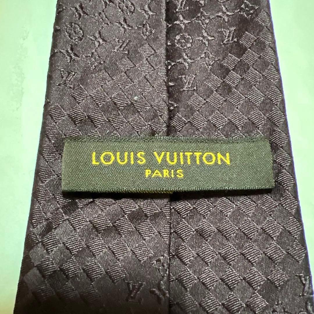 LOUIS VUITTON シルクネクタイ　プレゼントに‼️ 色、デザイン最高！