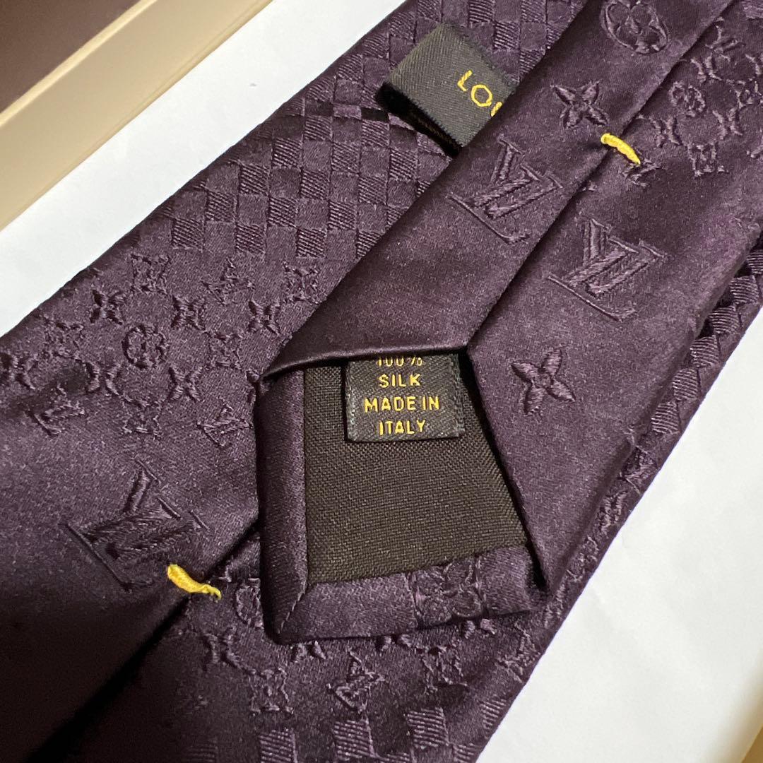 LOUIS VUITTON シルクネクタイ　プレゼントに‼️ 色、デザイン最高！
