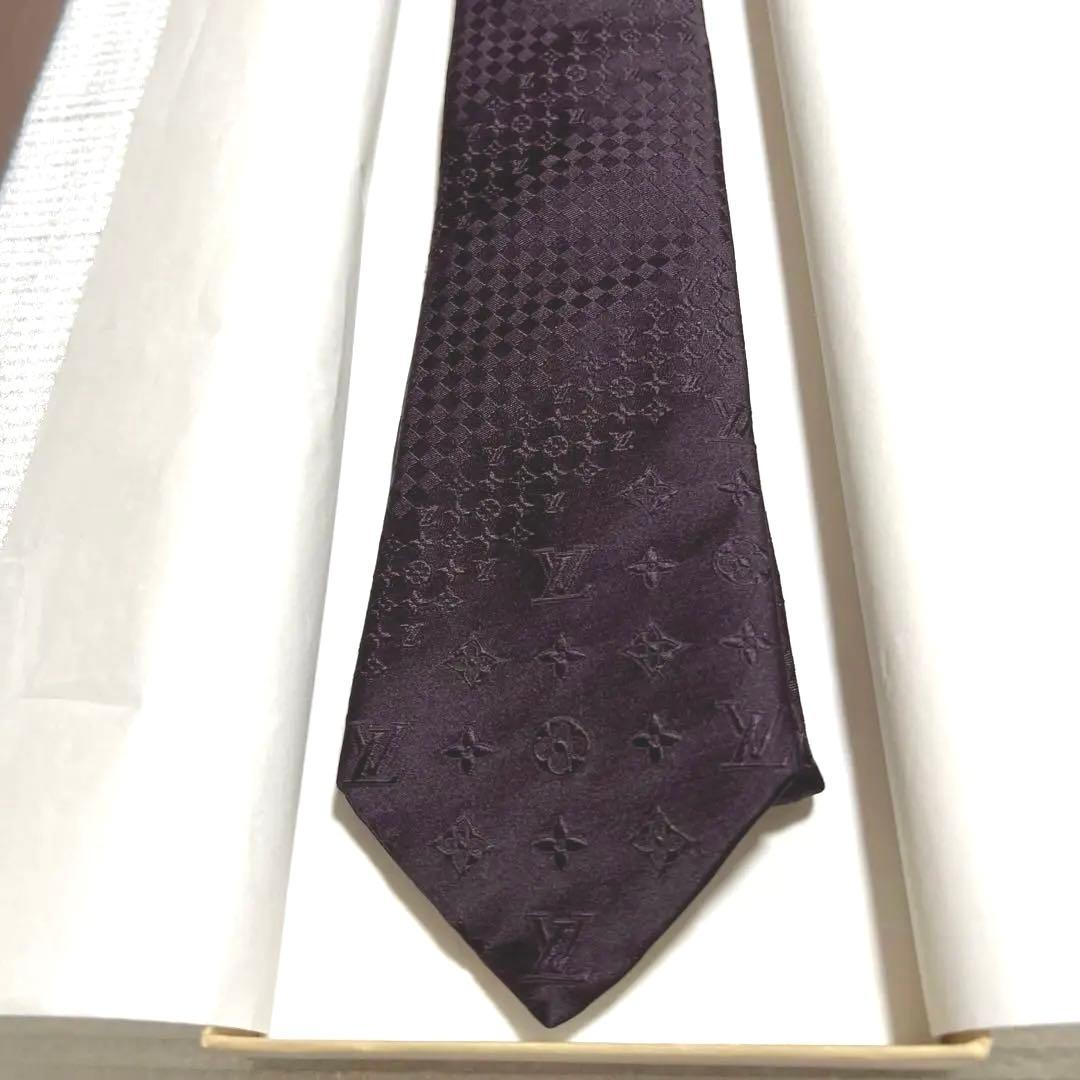 LOUIS VUITTON シルクネクタイ　プレゼントに‼️ 色、デザイン最高！