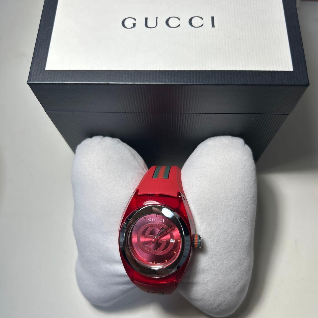 美品　GUCCI レッド ラバーベルト 時計