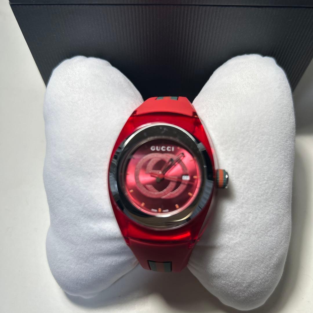 美品　GUCCI レッド ラバーベルト 時計