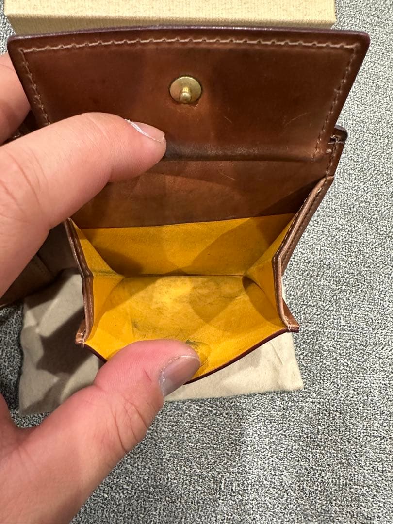 【GANZO 】ホーウィンシェルコードバン2 小銭入れ付二つ折り財布 ナチュラル