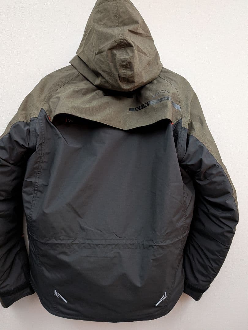 クシタニ　ウィンターアメニタジャケット　Ｌサイズ　オリーブ/ブラック