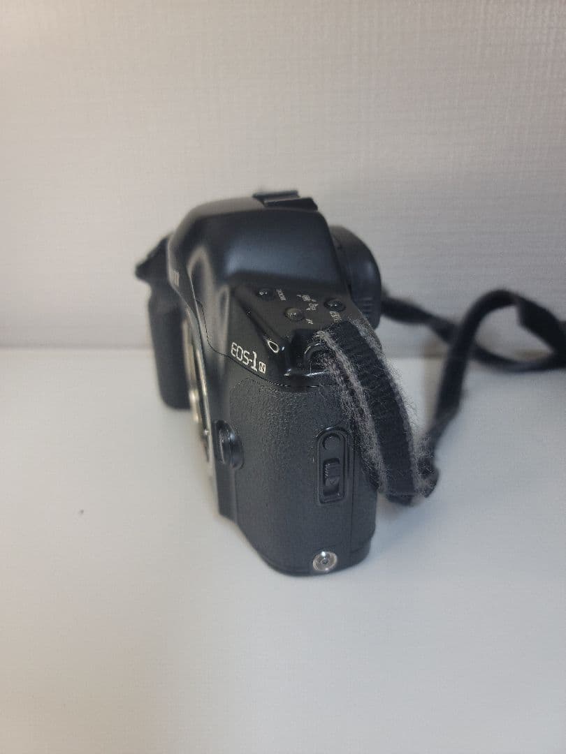 Canon EOS-1 一眼レフカメラ 本体とケース