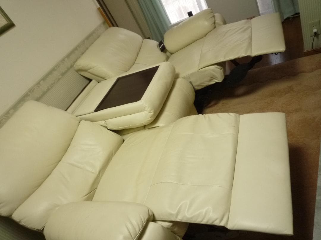 ニトリ電動リクライニングソファ　 本革・合成皮革　 アイボリ－