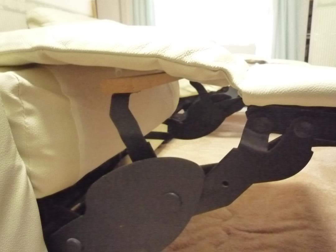 ニトリ電動リクライニングソファ　 本革・合成皮革　 アイボリ－