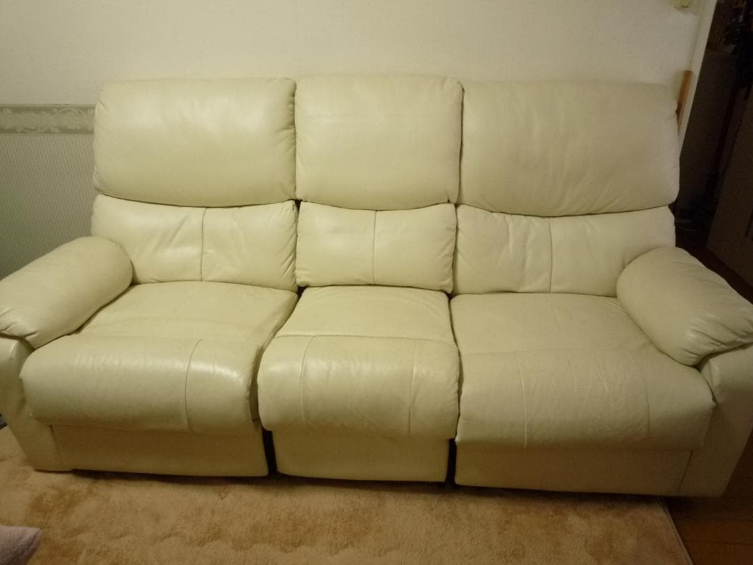 ニトリ電動リクライニングソファ　 本革・合成皮革　 アイボリ－