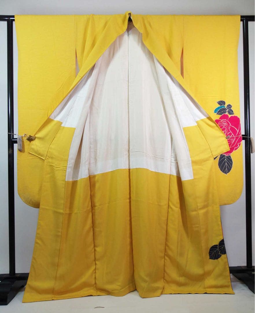 作家物・草野一騎　薔薇咲き誇る振袖×大胆アート構図／イエロー地×華麗モダンな名品