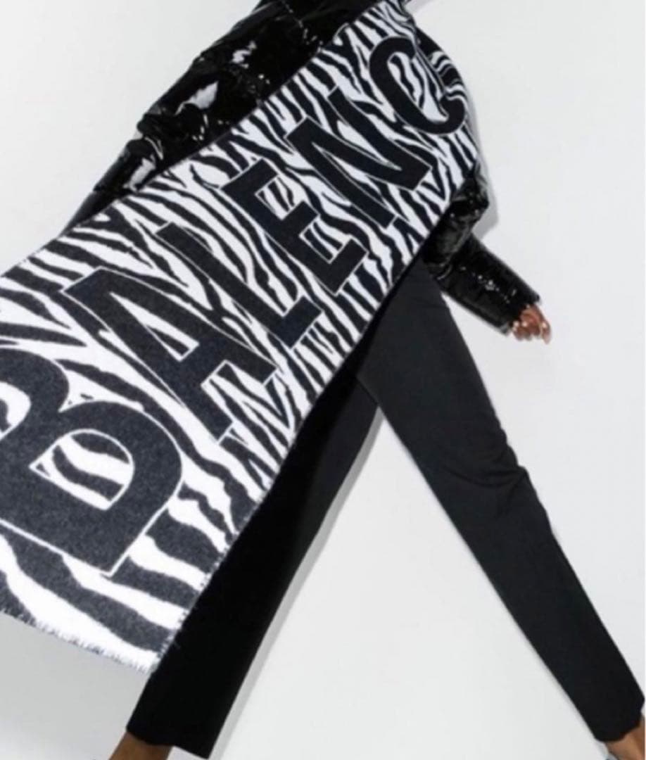 新品バレンシアガBALENCIAGAビッグロゴゼブラマフラー