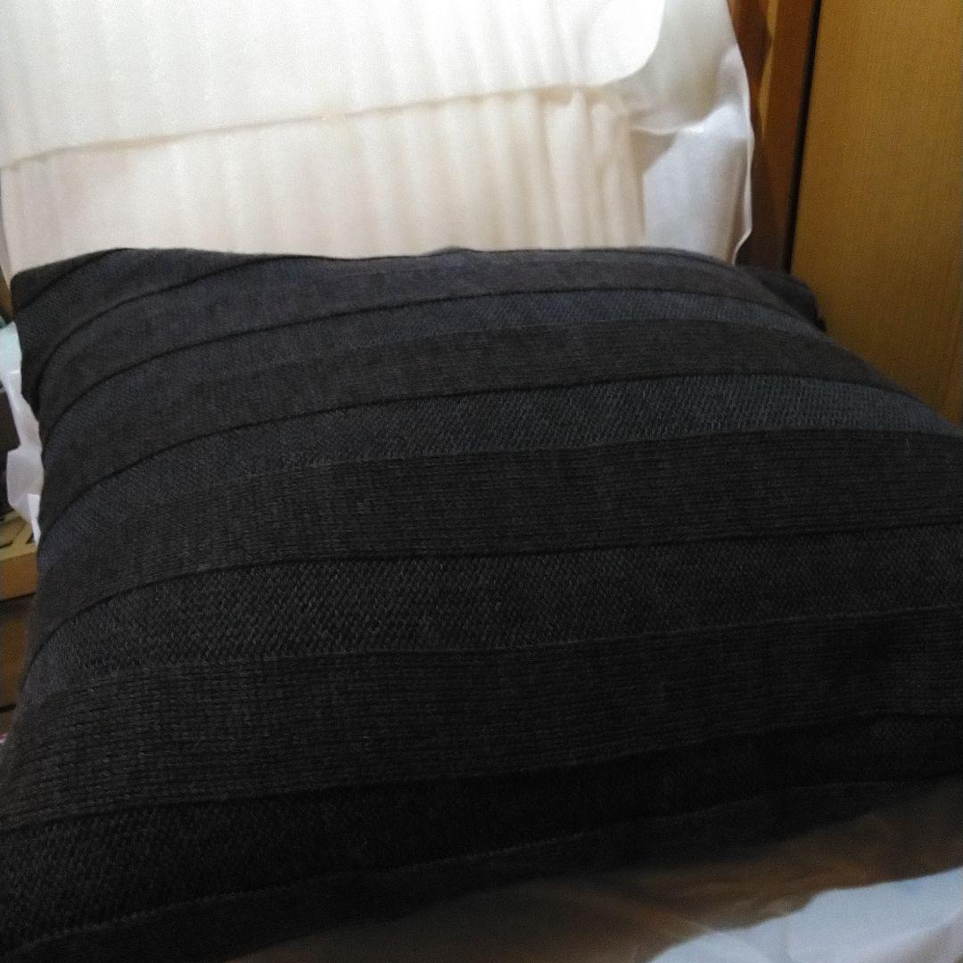 カッシーナ　ストライプ模様の黒いクッション×2