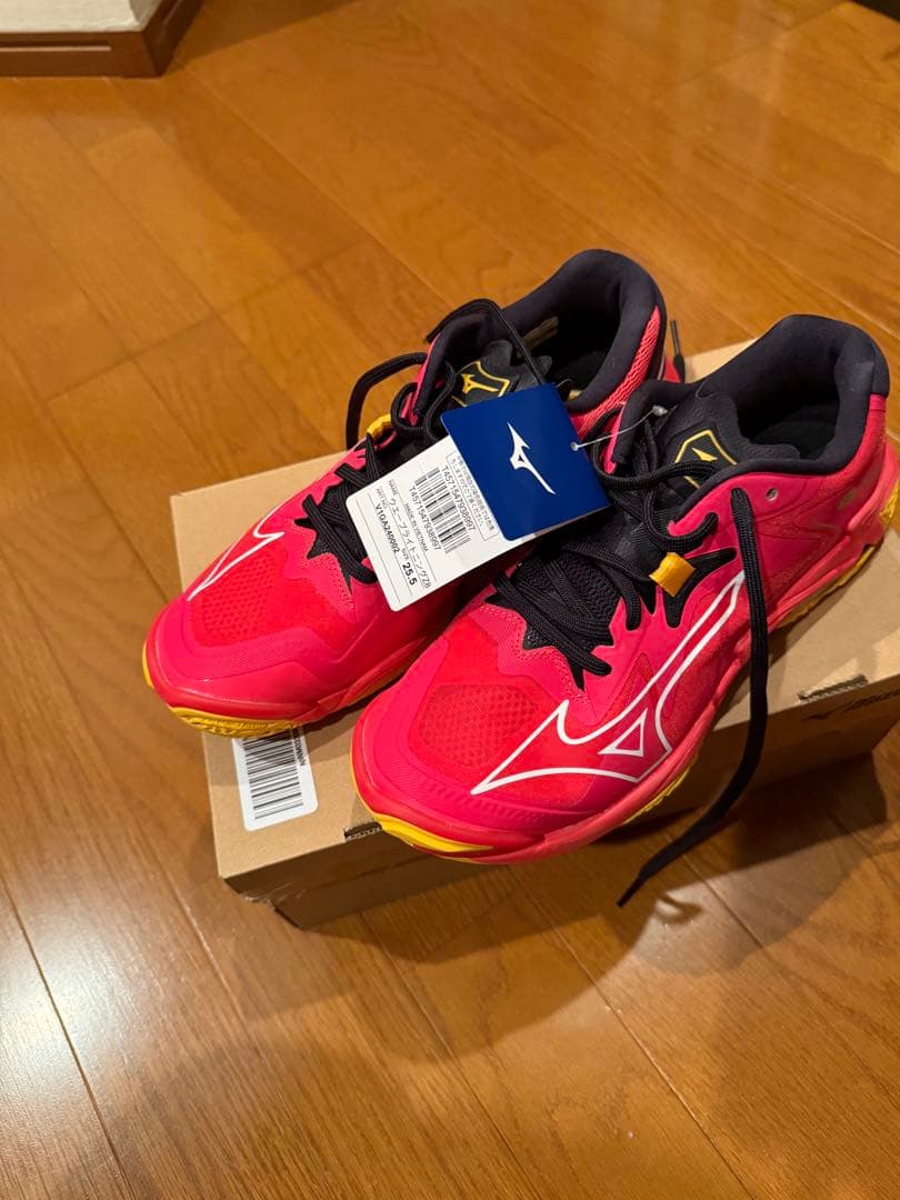 【未使用品】ミズノ バレーボールシューズ　ウェーブライトニングZ8