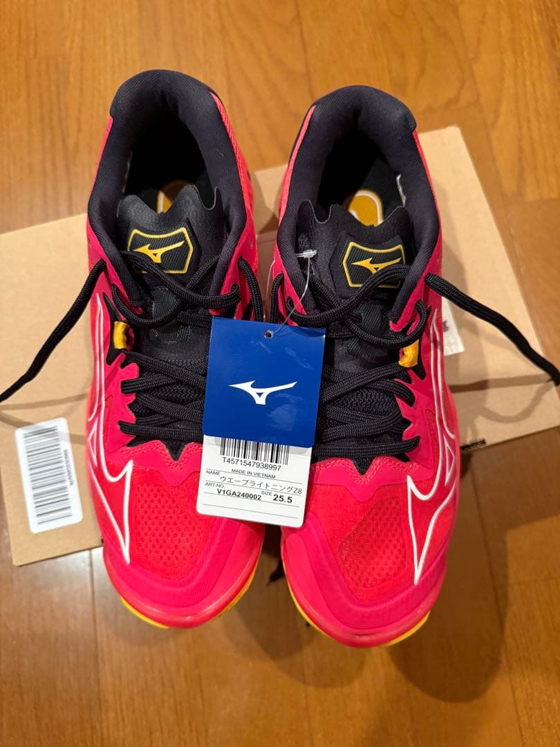 【未使用品】ミズノ バレーボールシューズ　ウェーブライトニングZ8