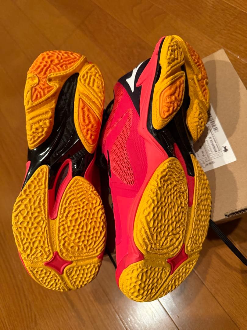 【未使用品】ミズノ バレーボールシューズ　ウェーブライトニングZ8