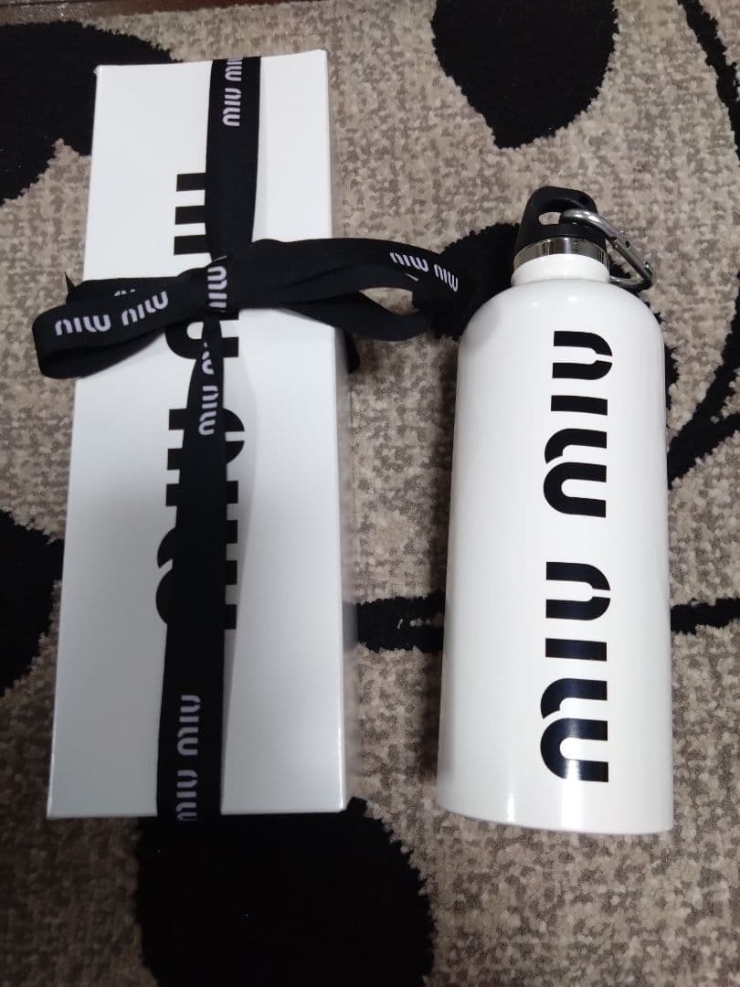 ミュウミュウ ステンレススティール ウォーターボトル 500ml タンブラー新品