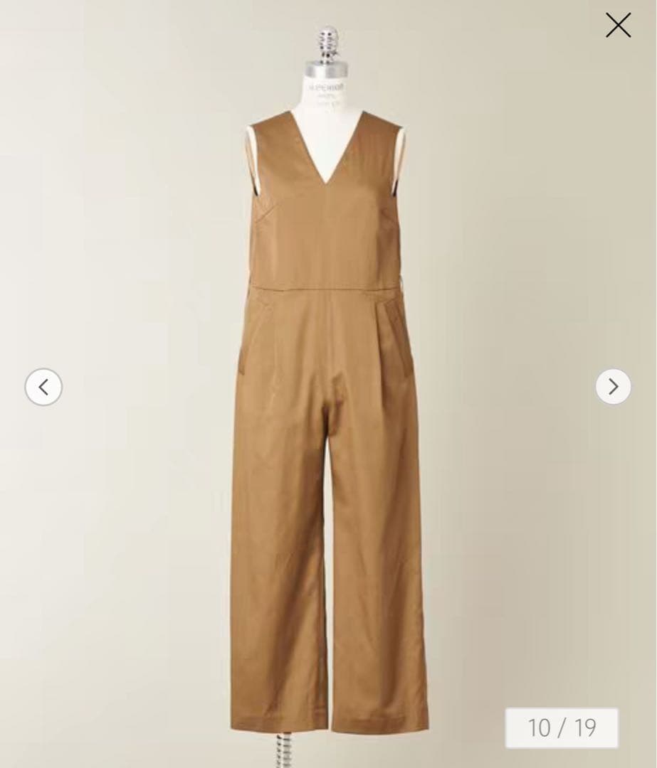 ＜conte＞サテン ノースリーブ オールインワン　ベージュ