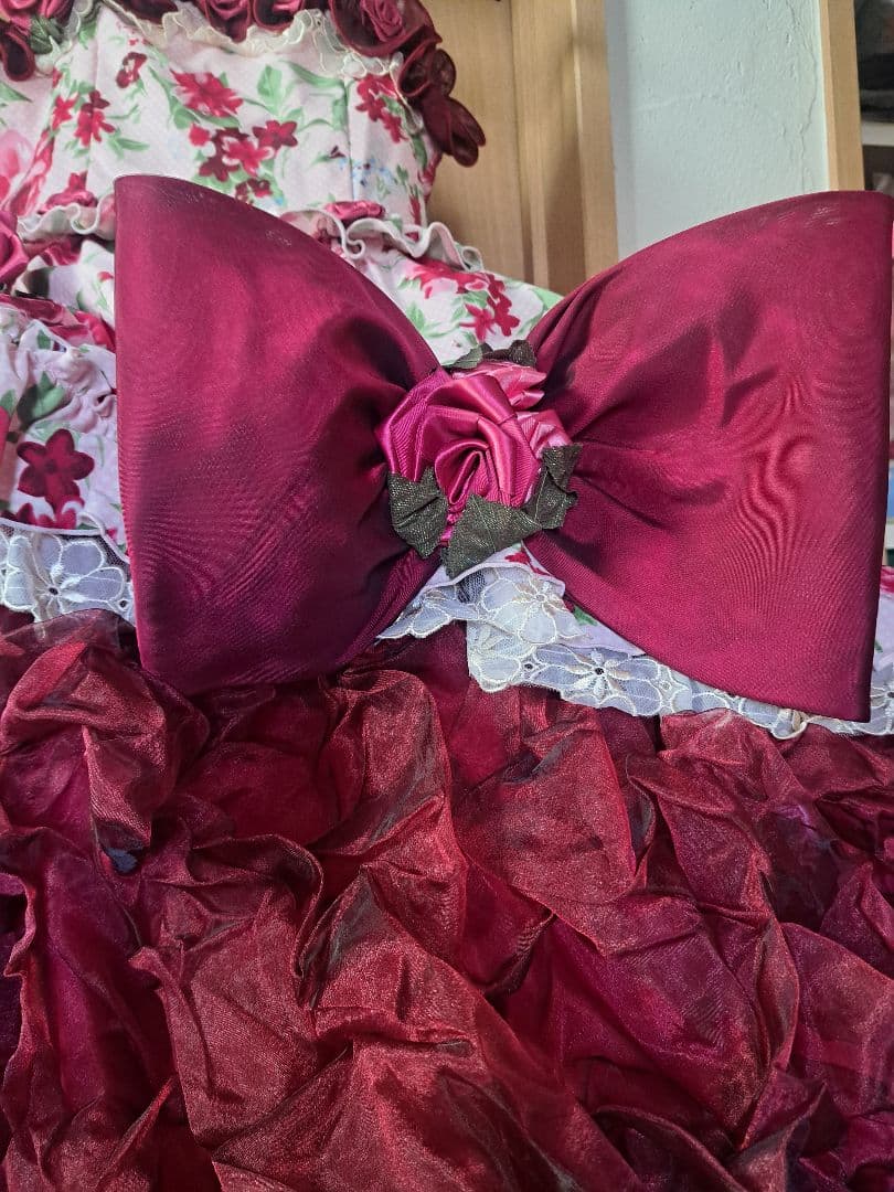 いちご　赤と白の花柄ドレス １20センチ7歳アイム