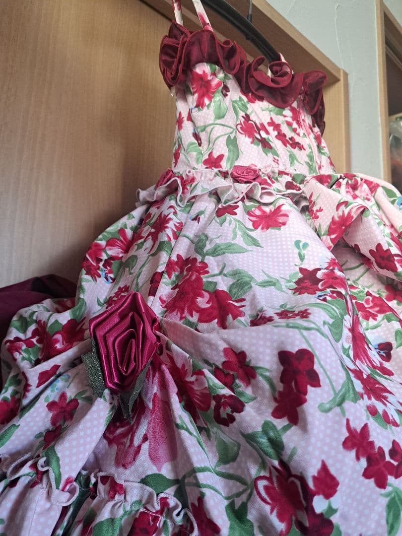 いちご　赤と白の花柄ドレス １20センチ7歳アイム