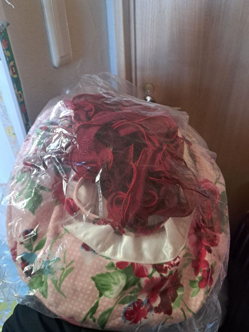 いちご　赤と白の花柄ドレス １20センチ7歳アイム