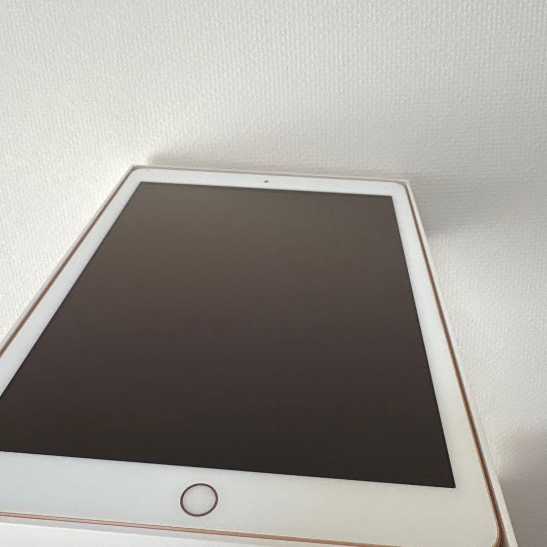 値下げApple iPad ゴールド 本体(第6世代)